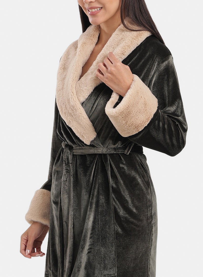 Carina Velvet Robe with Fur Trim - Image 5
